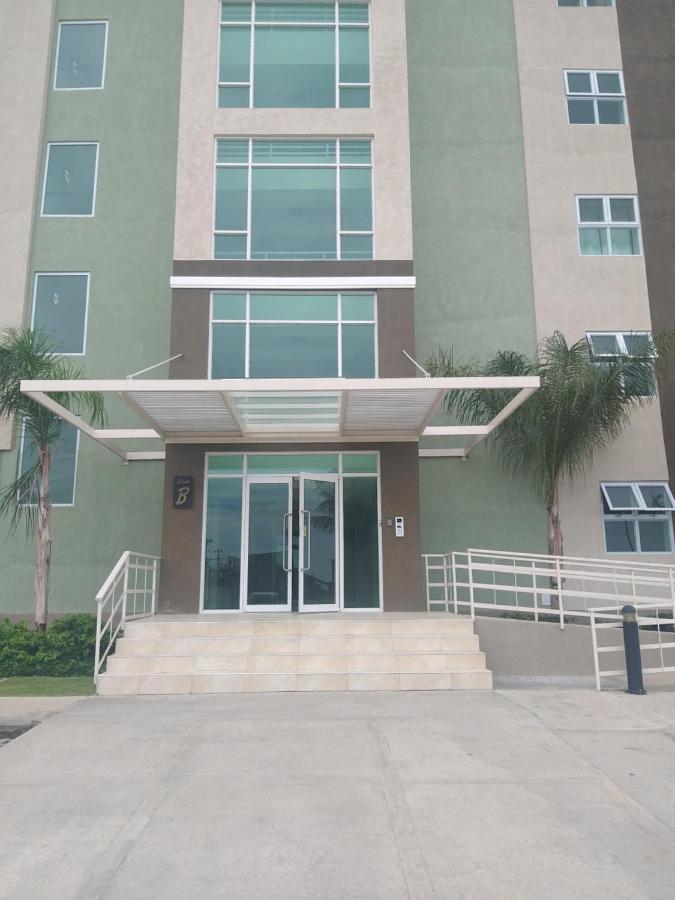 Apartamento Crieffe Views At The Lofts Kingston Exterior foto